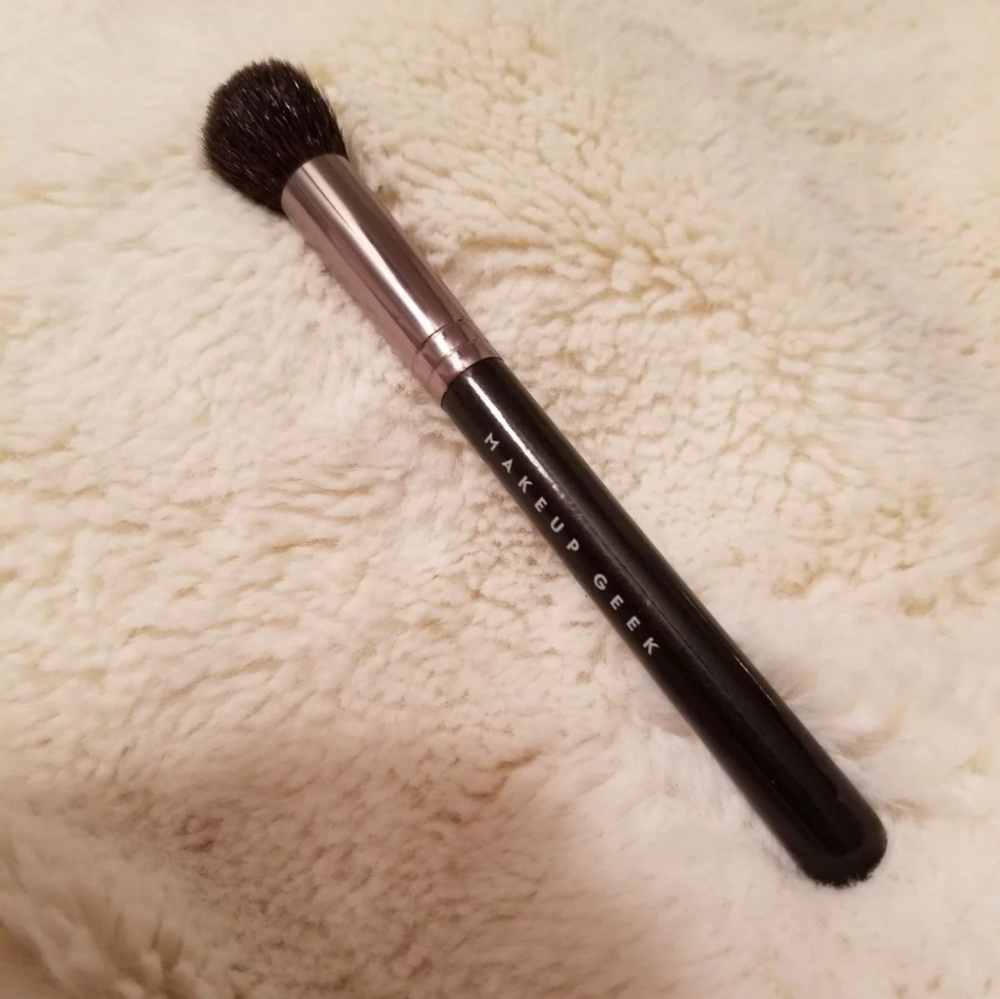 Makeup Geek rounded Contour / Blush Brush